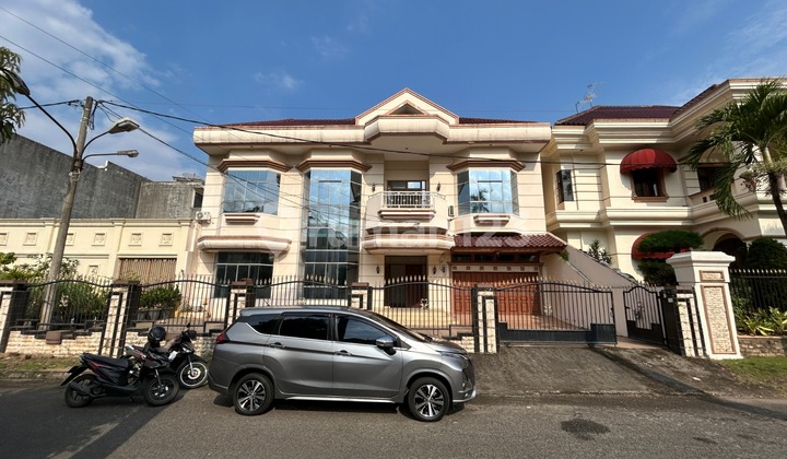 Villa di Komplek Malibu Indah ( Boulevard )