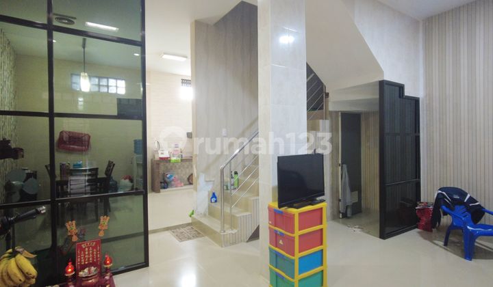 Villa Lux Komplek Ayahanda Regency  2