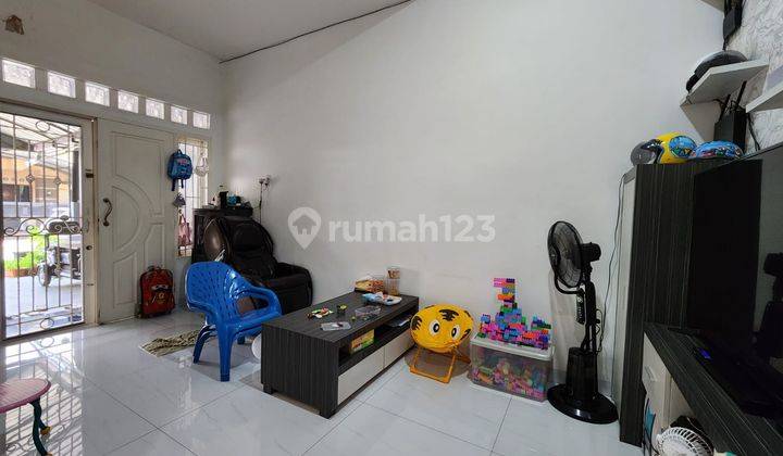 Villa di Komplek Cemara Asri Jalan Pisang 1