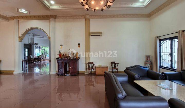 Villa di Jl. Juanda Depan Taman Polonia  3