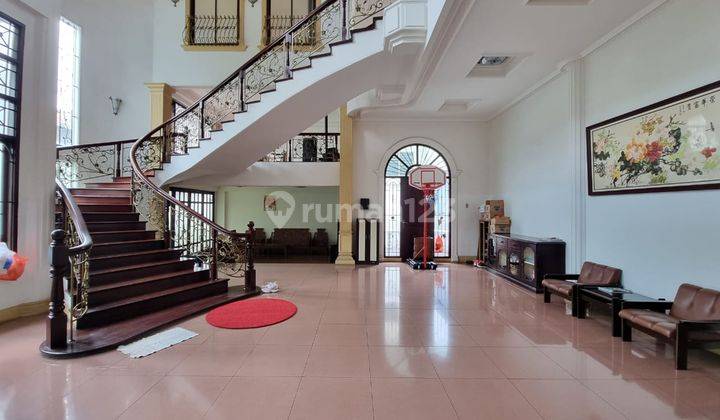 Villa di Jl. Juanda Depan Taman Polonia  6