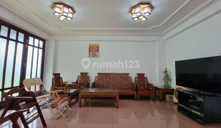 Villa di Jl. Juanda Depan Taman Polonia  7