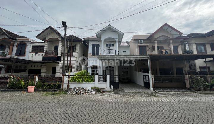 Villa di Komplek Citra Wisata Jalan Karya Wisata  1