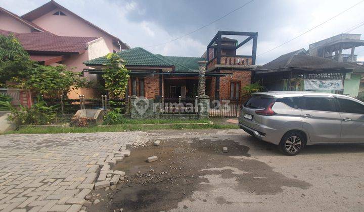 Villa di Komplek Johor Indah Permai 1 Jalan Karya Wisata  1