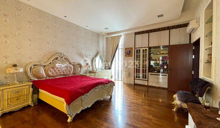 kamar tidur villa lux di komplek jati
