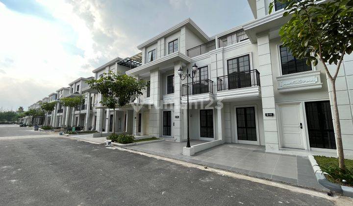 Villa di Komplek Jewel Park Jalan Starban Polonia  2