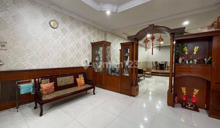 Villa di Komplek Taman Anggrek Amir Hamzah  1