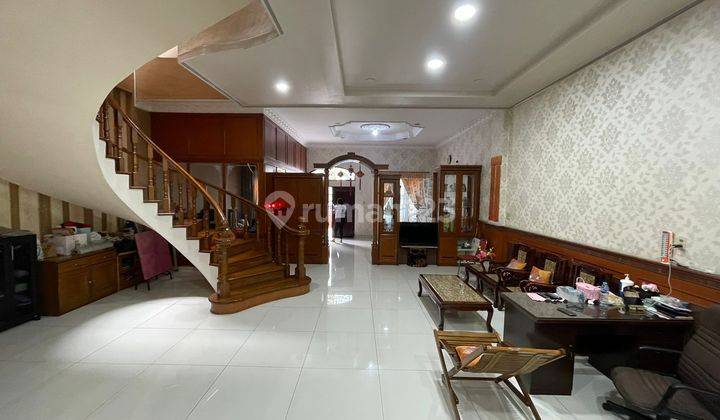 Villa di Komplek Taman Anggrek Amir Hamzah  2