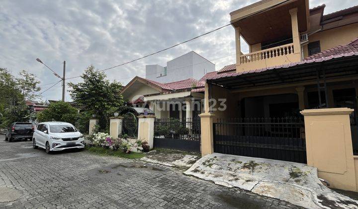 Villa di Komplek Taman Setia Budi 1 2