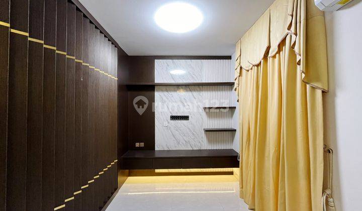 ruang tamu villa di komplek jewel park