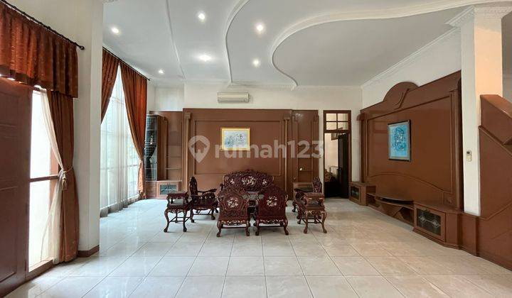 Villa di Komplek Malibu Indah Jalan Boulevard  2