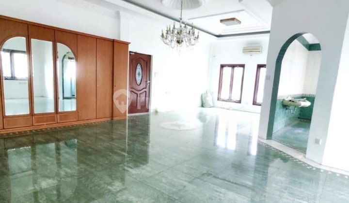 Villa on Samanhudi Street (Next to Srikandi)