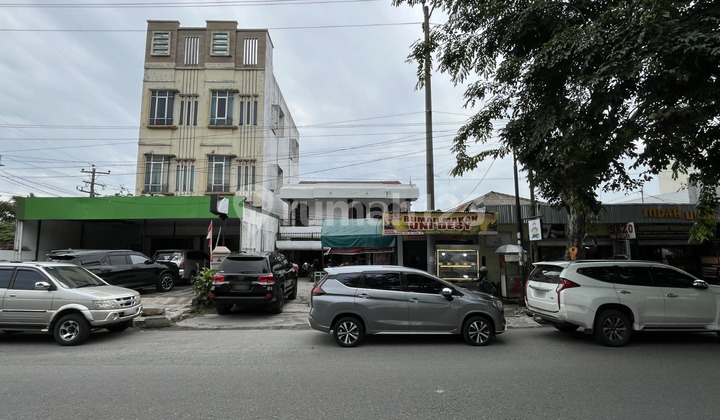 Villa di Jalan Gatot Subroto ( Dekat Rajawali / Sunggal ) 