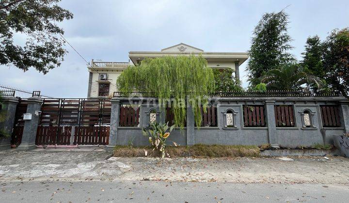 Villa di Jalan Bahagia ( Gatot Subroto )  1