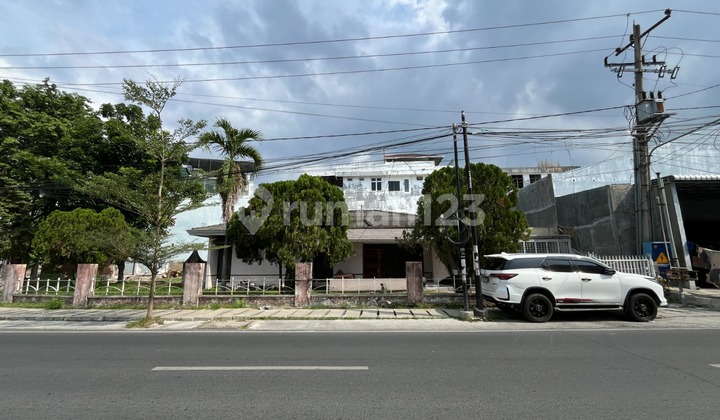 Villa Hook on Danau Singkarak Road, Danau Maninjau Intersection. Villa Hook on Danau Singkarak Road, Danau Maninjau Intersection.
