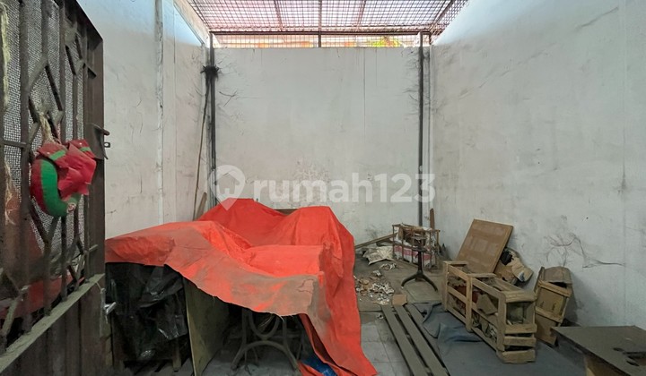 Shop House on Krakatau Street (In front of Kasimura) 2