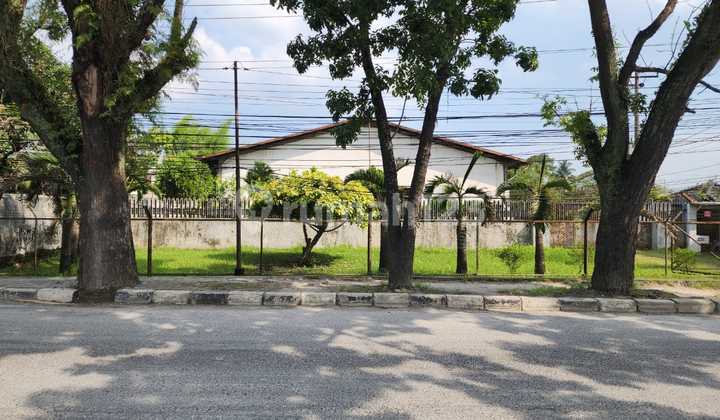 Warehouse on Jalan SM Raja Amplas (In front of Auto 2000)