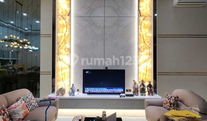 Villa on Jalan Hayam Wuruk (Near S. Parman / Iskandar Muda)