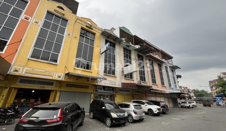 Shop House in Asia Mega Mas 2