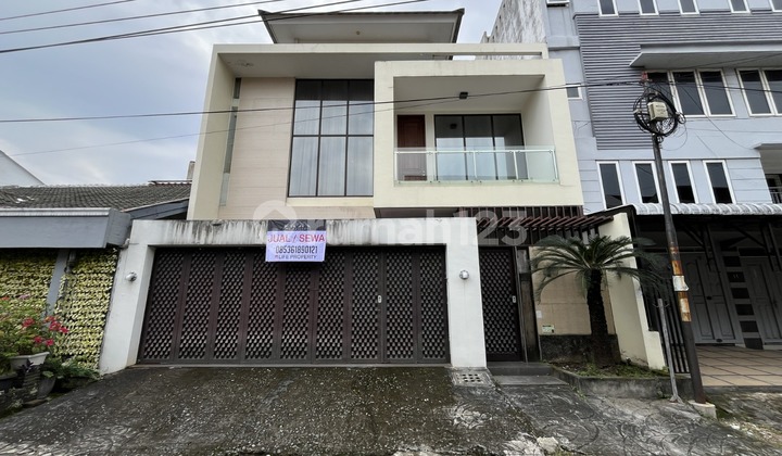 Villa di Jalan Cempaka ( Multatuli ) Villa di Jalan Cempaka ( Multatuli )