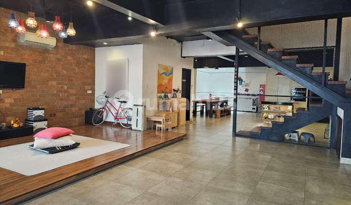 Villa at The Palace Residence Complex