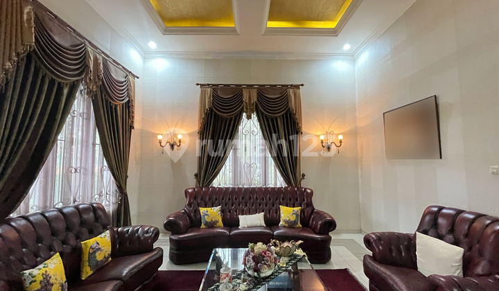 Villa on Jalan Pasar Baru (Jamin Ginting near Citra Garden)