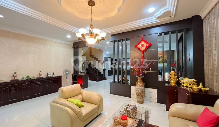 Villa in Makmur Indah Complex (Adam Malik)