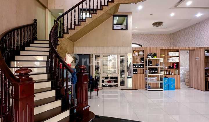 Villa on Hang Tuah Street (Kh. Zainul Arifin)