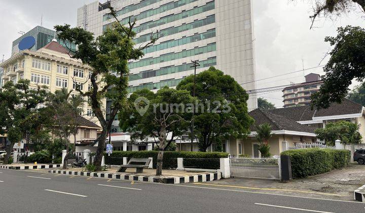 Villa di Jalan Diponegoro Depan Hotel Adi Mulia  2