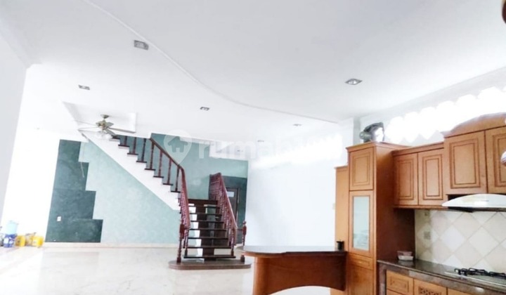 Villa on Samanhudi Street (Next to Srikandi)