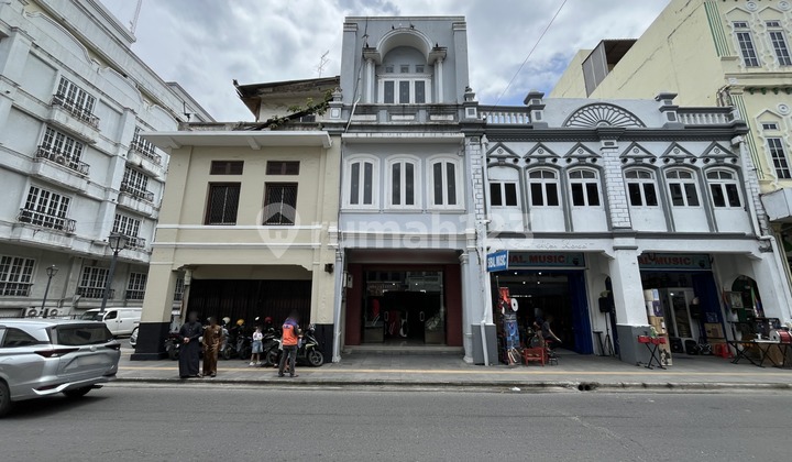 Ruko di Jalan Ahmad Yani ( Kesawan Dekat Analisa )