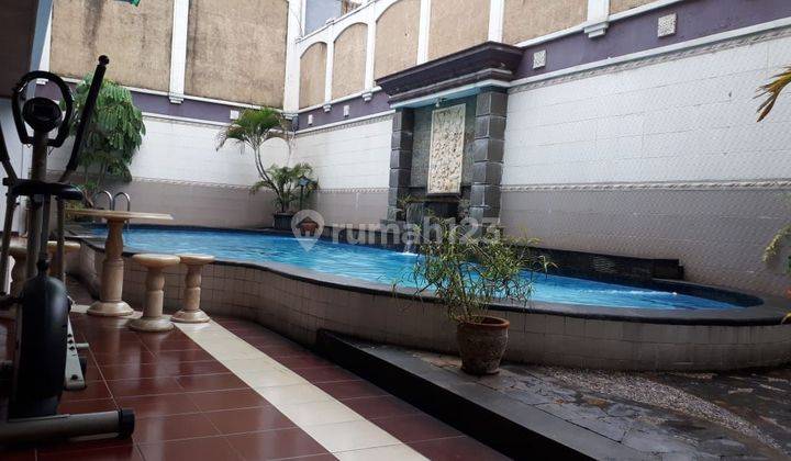 Rumah Mewah ada kolam renang di Jalan Kedoya barat 1