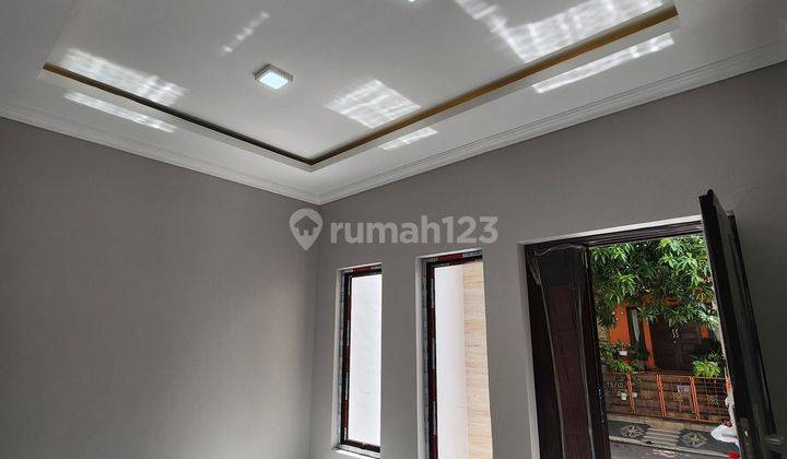 Rumah 2 Lantai Sudah Renovasi Murah Megah 2