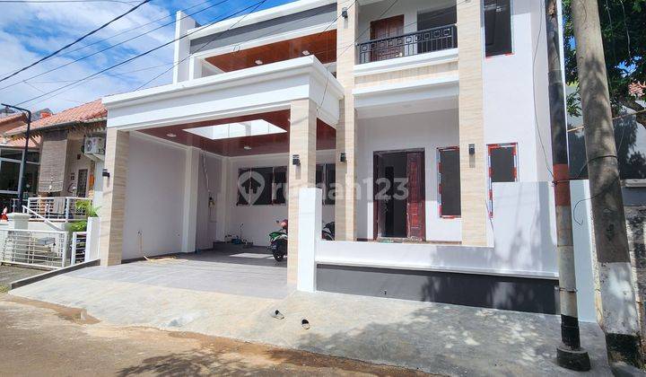 Rumah 2 Lantai Sudah Renovasi Murah Megah 1