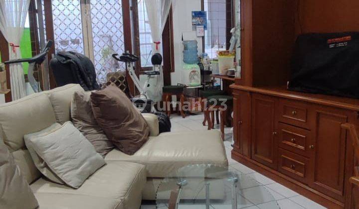 Dijual Rumah Tengah Kota Terawat di Kembar Mas Semi Furnish 1