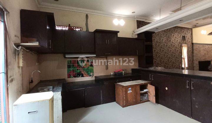 Dijual Rumah Bagus Terawat 3 Lantai di Caringin 1