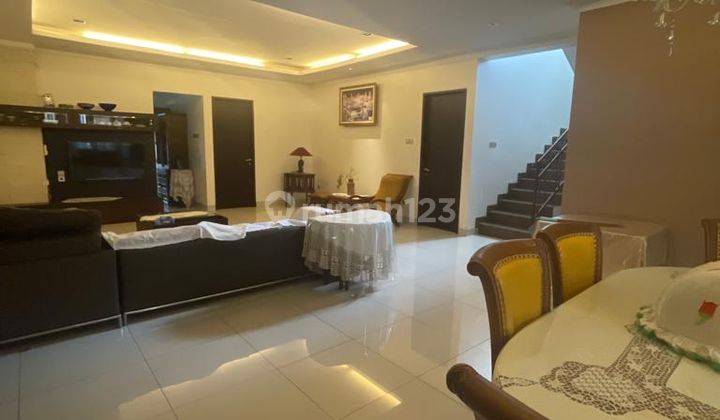 Dijual Rumah Luxury Terawat Siap Huni di Tubagus Ismail 1