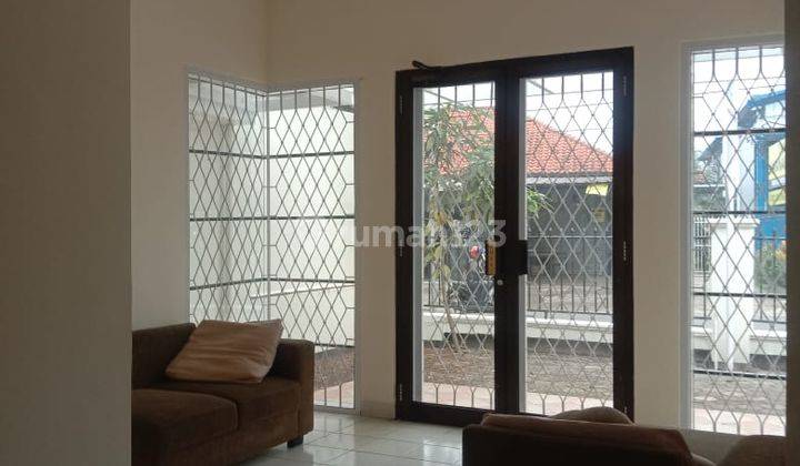 Di Sewakan Rumah Cocok Untuk Usaha Siap huni Di komplek Nusa Hijau 10