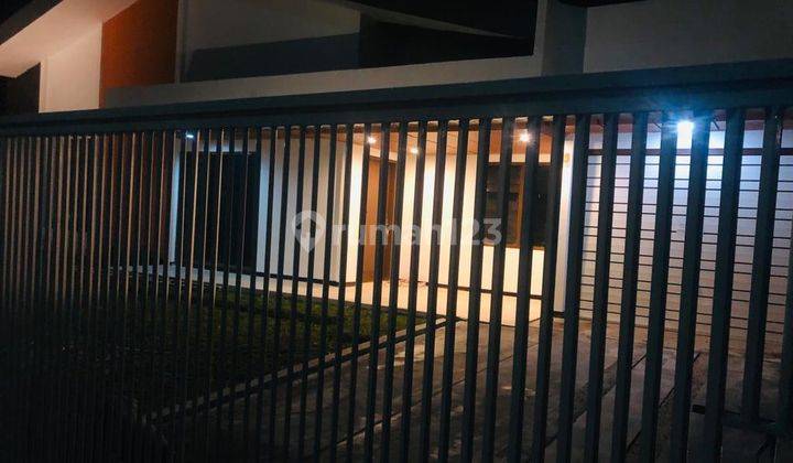 DI Jual Cepat Rumah Modern  Minimalist Di Setrasari Raya 1