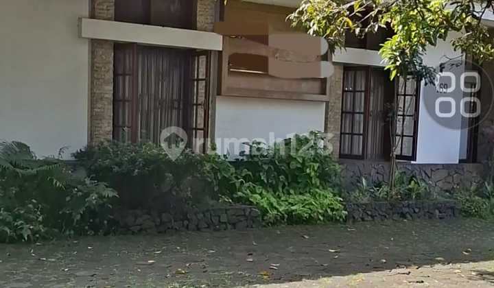 Rumah usaha cafe, kantor Sayap Riau Bandung Utara harga nego sampai jadi Rumah usaha cafe, kantor Sayap Riau Bandung Utara harga nego sampai jadi