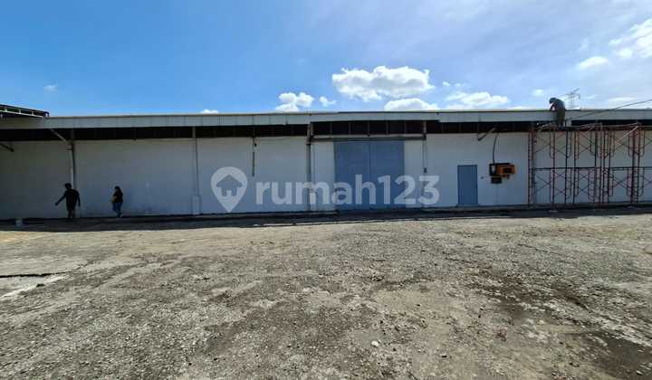 Investasi Strategis: Gudang Premium 3.600 M^2 di Pinggir Jalan Raya Cibitung - Siap Pakai & SHM! Investasi Strategis: Gudang Premium 3.600 M^2 di Pinggir Jalan Raya Cibitung - Siap Pakai & SHM!