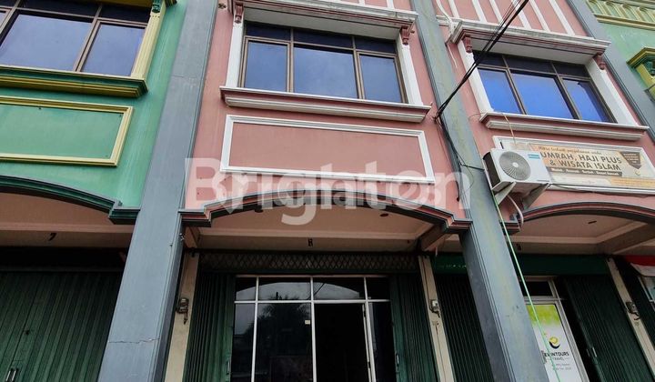 Ruko Namira 2 1/2 Lantai Pengasinan Parkiran Luas  Strategis 