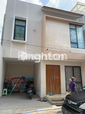 RUMAH MODERN TROPICAL LUXURIOUS MINIMALIS 2 1/2 LANTAI JATI ASIH