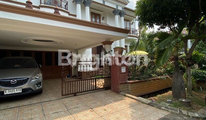 Rumah Mewah & Modern 2,5 Lantai di Kemang Pratama Bekasi