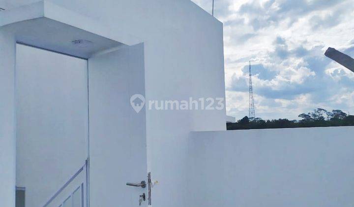 Rumah 2,5 Lantai Dekat Toll Jatiwarna