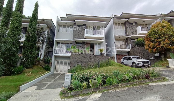 Luxurious Serene House in Dago Pakar Resort Cluster Luxurious Serene House in Dago Pakar Resort Cluster