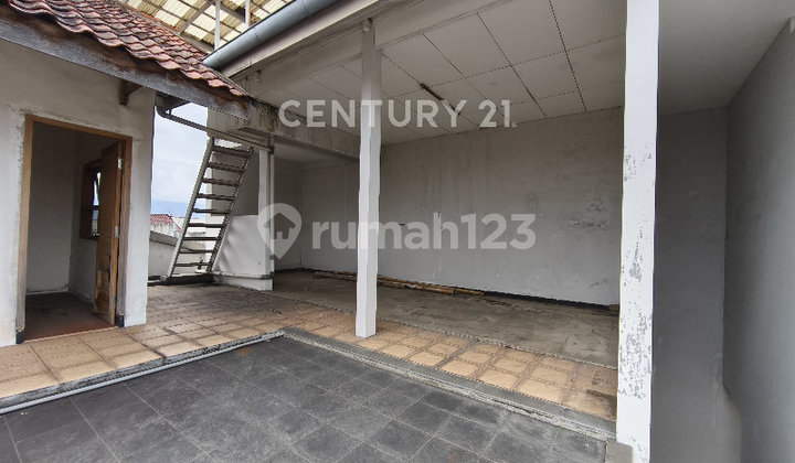 2.5-Storey Shophouse in Strategic Location, Margacinta, Bandung City 2