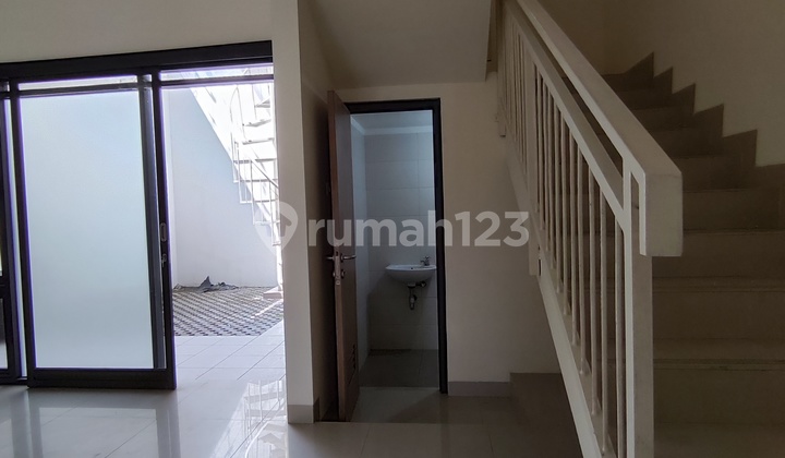 Strategic 2-Story House in the Center of Bandung City 2