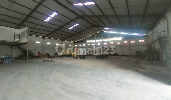 Good Warehouse Strategic Location Moh. Toha Bandung