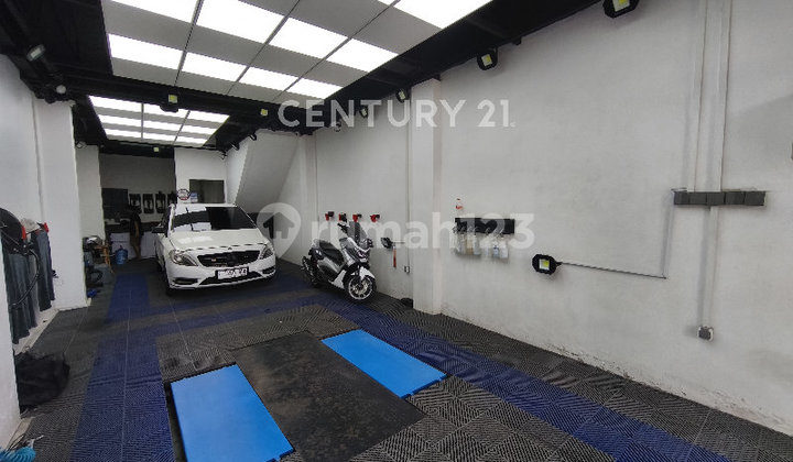 4-Storey Shop House in a Strategic Location at Cihampelas, Bandung City